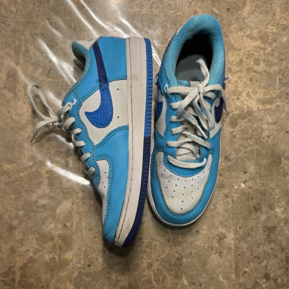 Nike blue Dunk sneakers size 3
In great condition 
Unisex kids - Picture 3 of 8